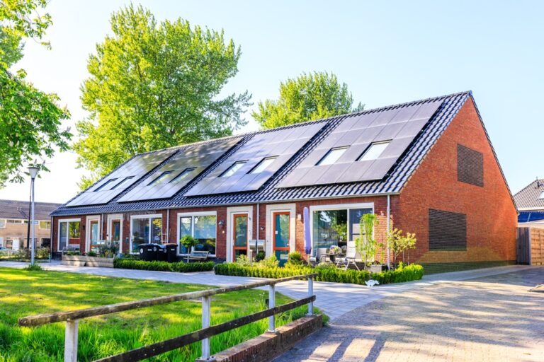 Mitos comunes sobre los paneles solares desmentidos aquí