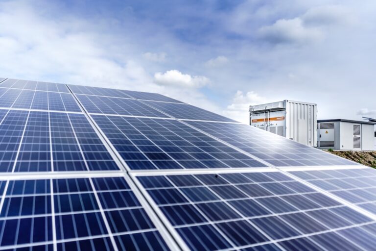Cómo ahorrar dinero con la energía solar en tu hogar