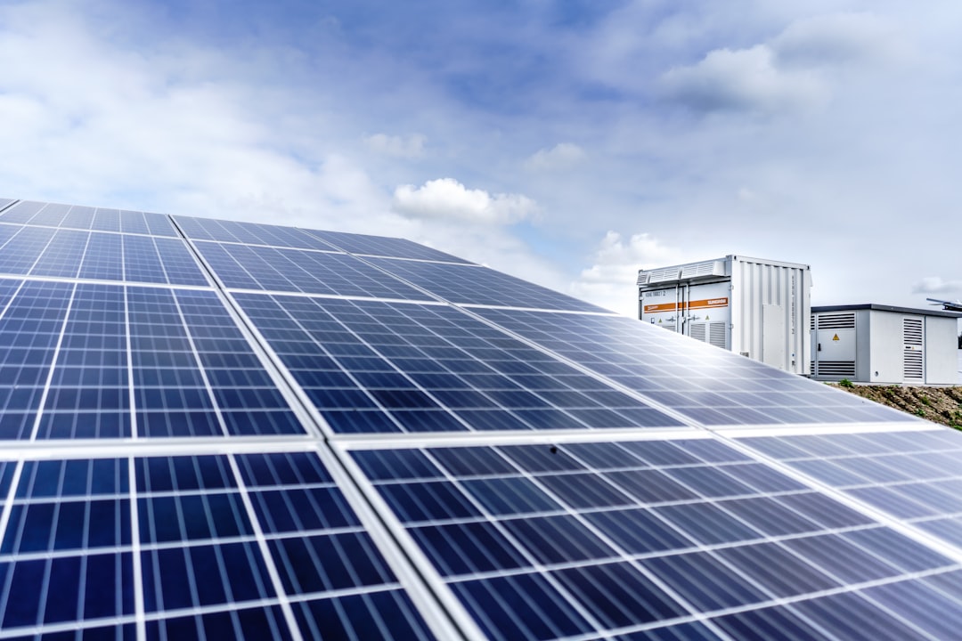 Cómo ahorrar dinero con la energía solar en tu hogar Cómo ahorrar dinero con la energía solar en tu hogar